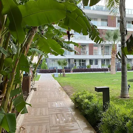 Lägenhet Luxury - In Courtyard Trikomo