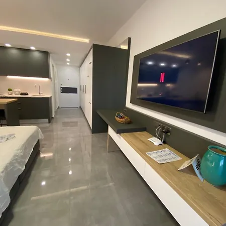 Apartment Luxury - In Courtyard Trikomo