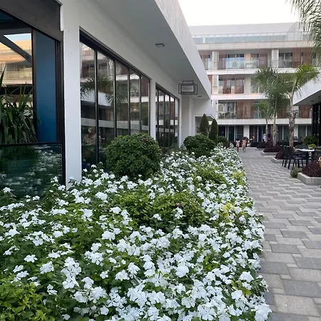 Luxury - In Courtyard * Trikomo