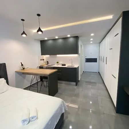 Luxury - In Courtyard Trikomo